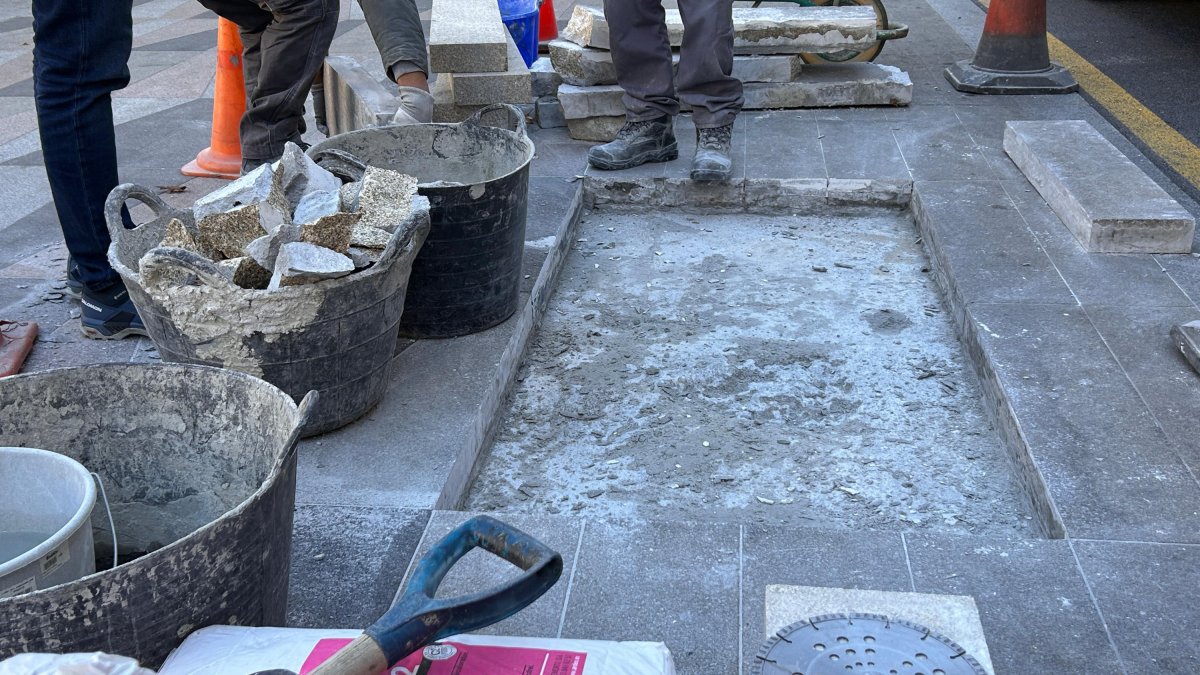 Treballs de reparació a voravies d'Andorra la Vella