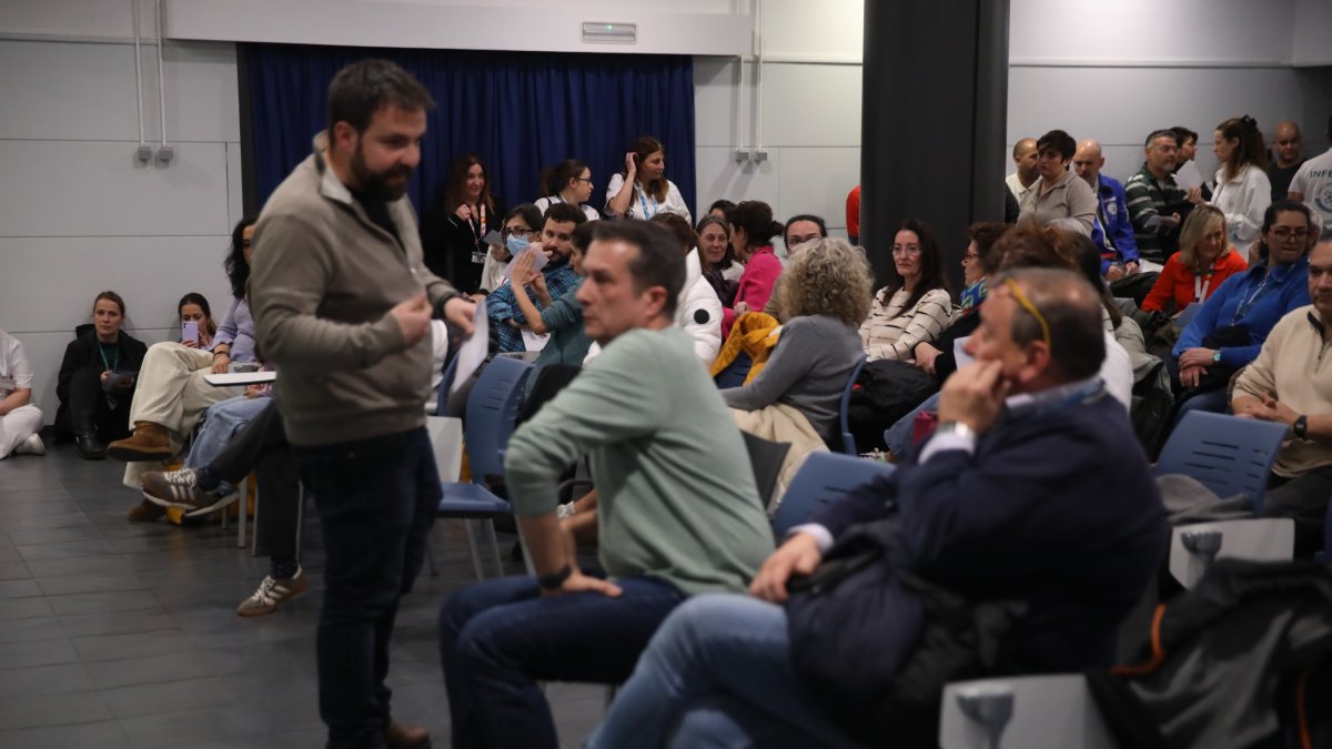 Un moment de l'assemblea dels treballadors del SAAS