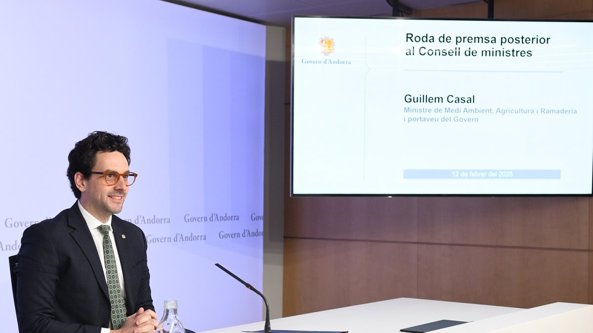 El ministre Guillem Casal a l'inici de la roda de premsa d'aquesta tarda