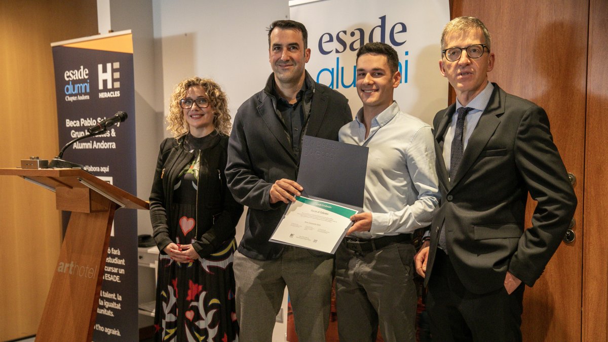 Pere Cerqueda durant l'acte d'entrega de la Beca Pablo Soler