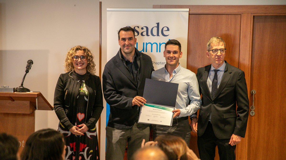 Entrega de la beca Pablo Soler, valorada en més de 80.000 euros, a l’estudiant Pere Cerqueda.