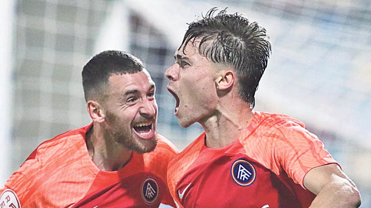 Sergio Molina i Josep Cerdà celebren el segon gol de l’FC Andorra, ahir a Barakaldo.