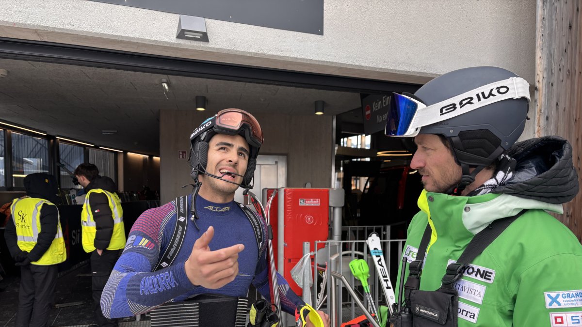 Àlex Rius conversa amb Roger Vidosa després de la seva baixada