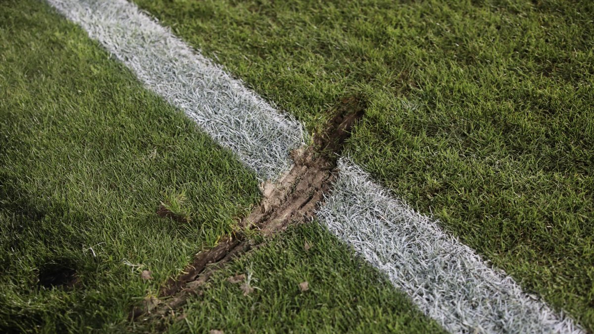 L'estat de la gespa al duel davant de l'Ourense del dia 2