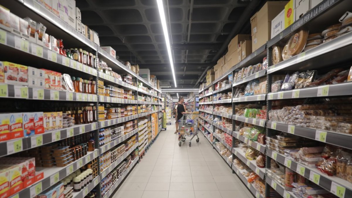Les vendes de les grans superfícies cauen un 6,7% al març