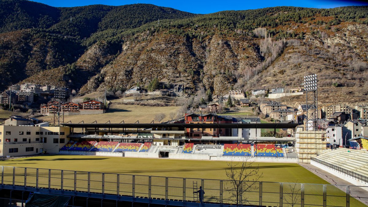 L’estadi que la Federació Andorrana de Futbol està construint a Encamp.