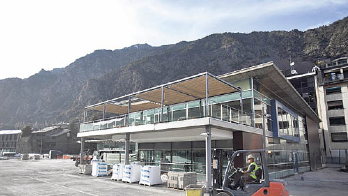 Estat actual del bar i la plaça del Poble.