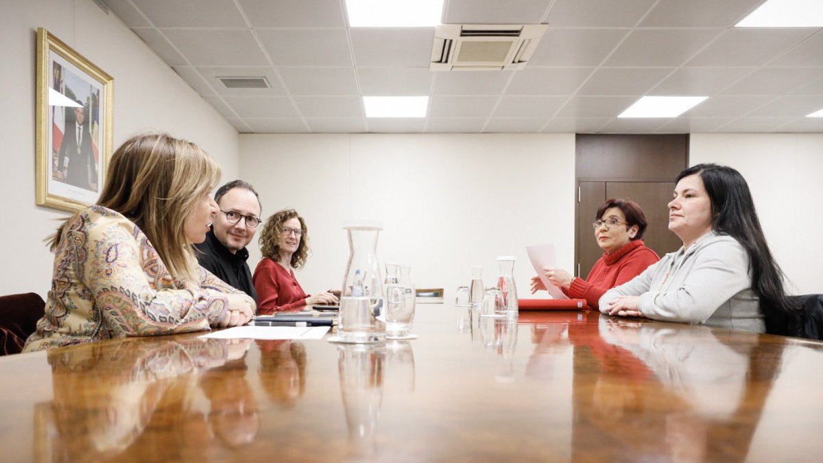 Els representants de la coordinadora d'habitatge en una reunió amb Xavier Espot i Conxita Marsol fa unes setmanes