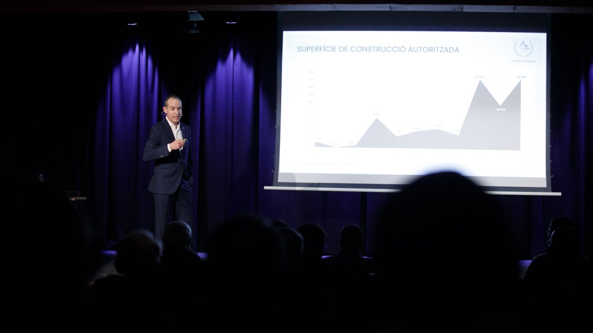 El cònsol major de Canillo, Jordi Alcobé, en la reunió de poble d'aquest vespre