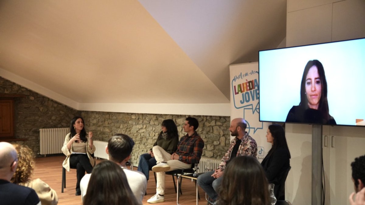 Un moment de la taula rodona 'Parlem-ne: Créixer amb l'esport, medicina pel futur'.