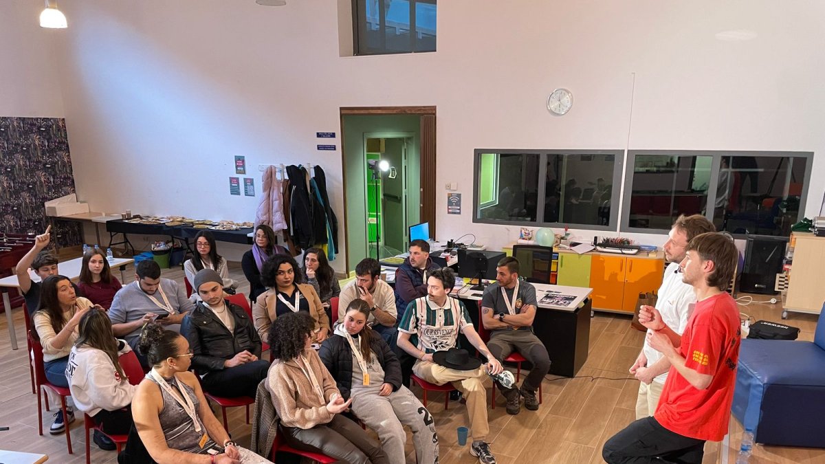 Els assistents presencials a l'assemblea Jove del Fòrum de la Joventut