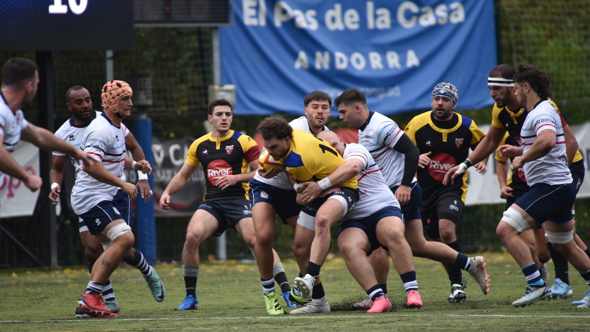 Duel de la primera fase entre tricolors i el Fénix.