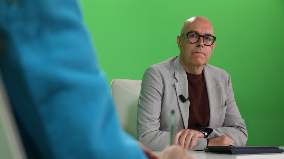 Jordi Ubach al plató de Diari TV