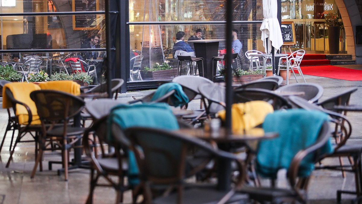 Terrasses a la plaça Coprínceps.