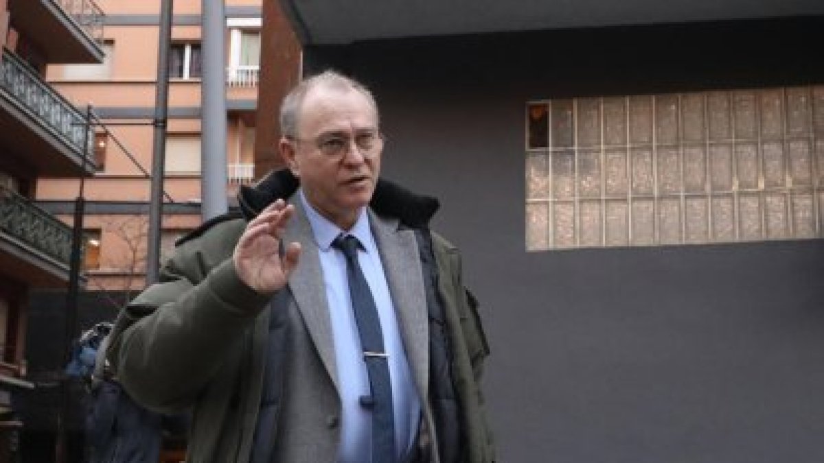 Campos a l’edifici d’un pis que va ser desnonat.