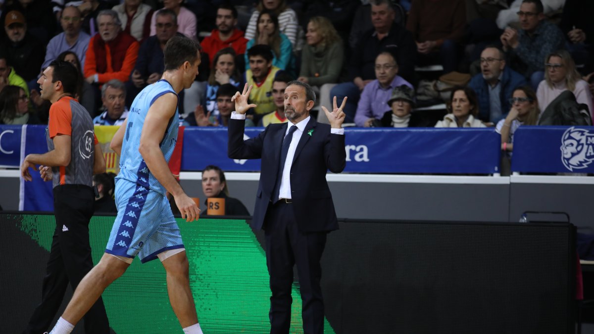 Plaza, en l’estrena al Pavelló Toni Martí davant del València Basket.