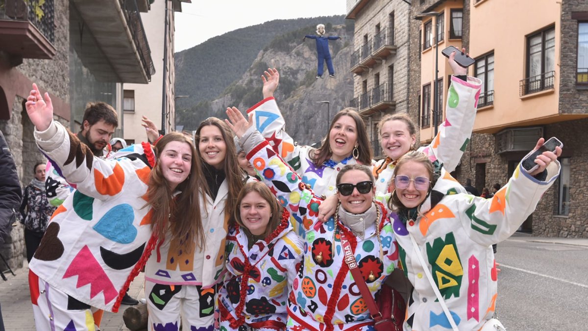 Un grup celebrant el carnaval de Canillo