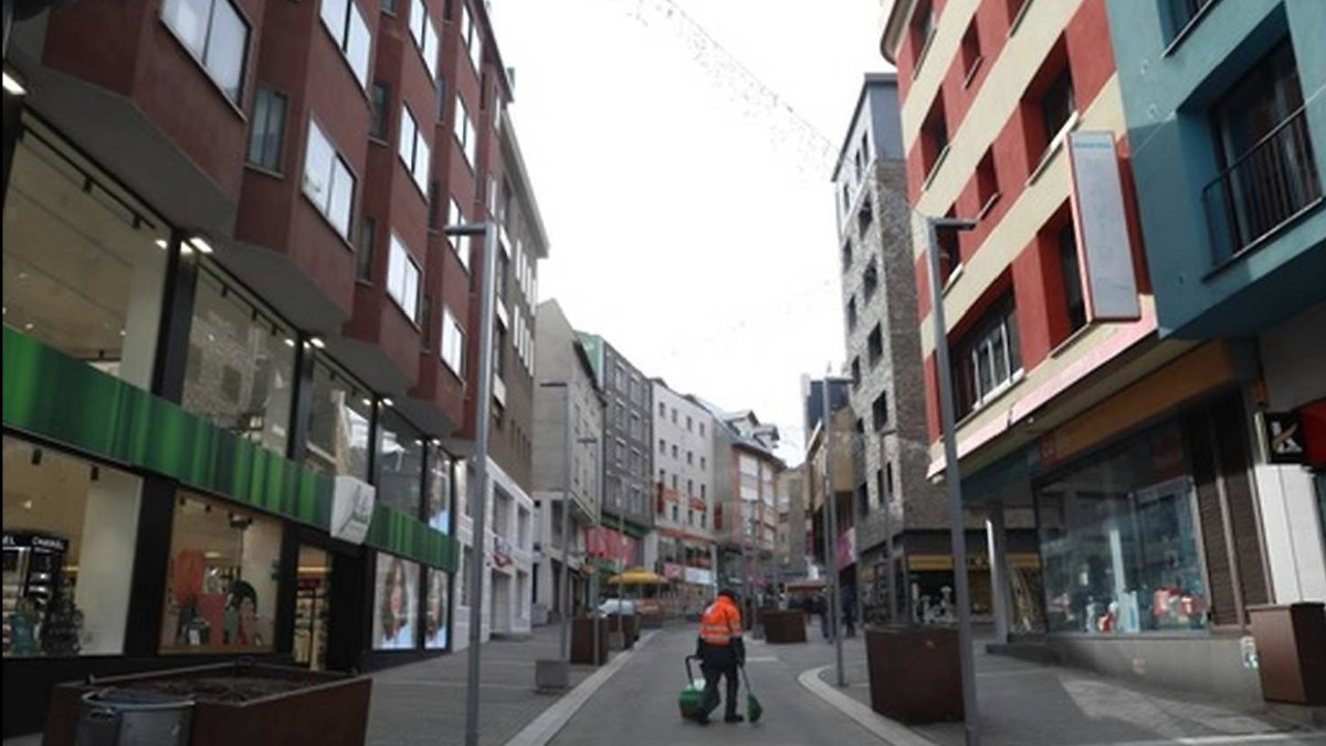 Un carrer del poble encampadà.