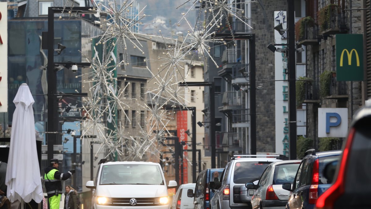 Trànsit a la part alta de Meritxell.