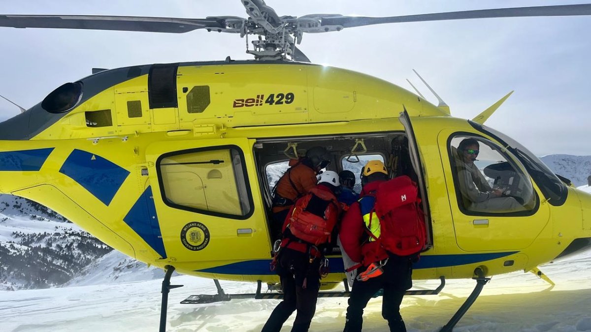 Bombers del Grup de Rescat de Muntanya en un servei anterior
