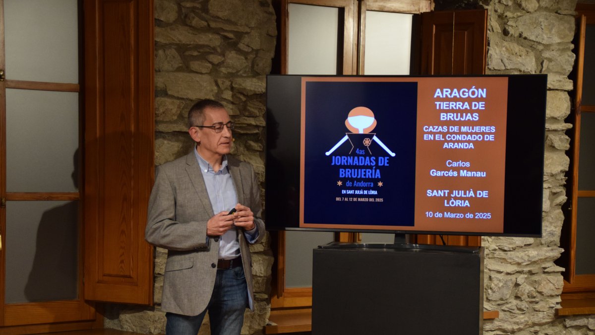 L’historiador Carlos Garcés, a les quartes Jornades de bruixeria.