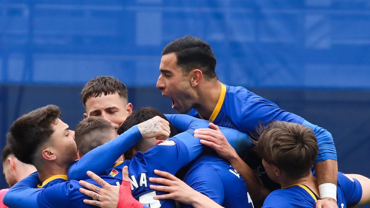 Clemente celebrant un gol amb l’equip.