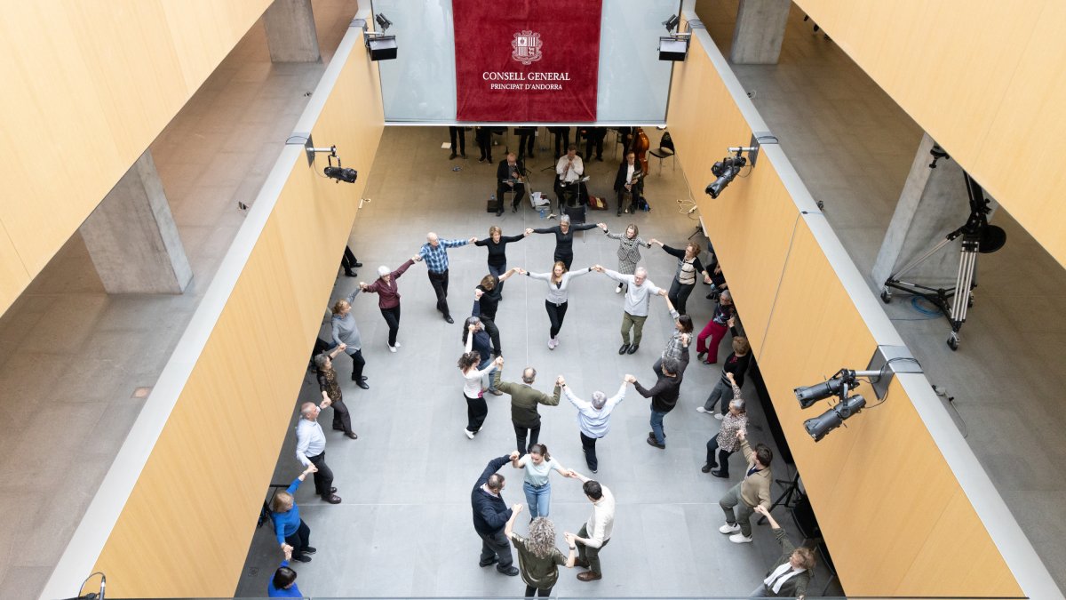 La ballada de sardanes al Consell General