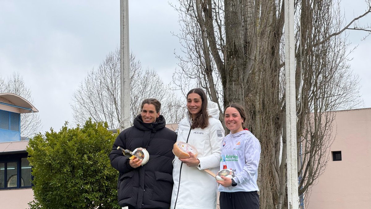 Mònica Doria, al centre, en el podi d’ahir.