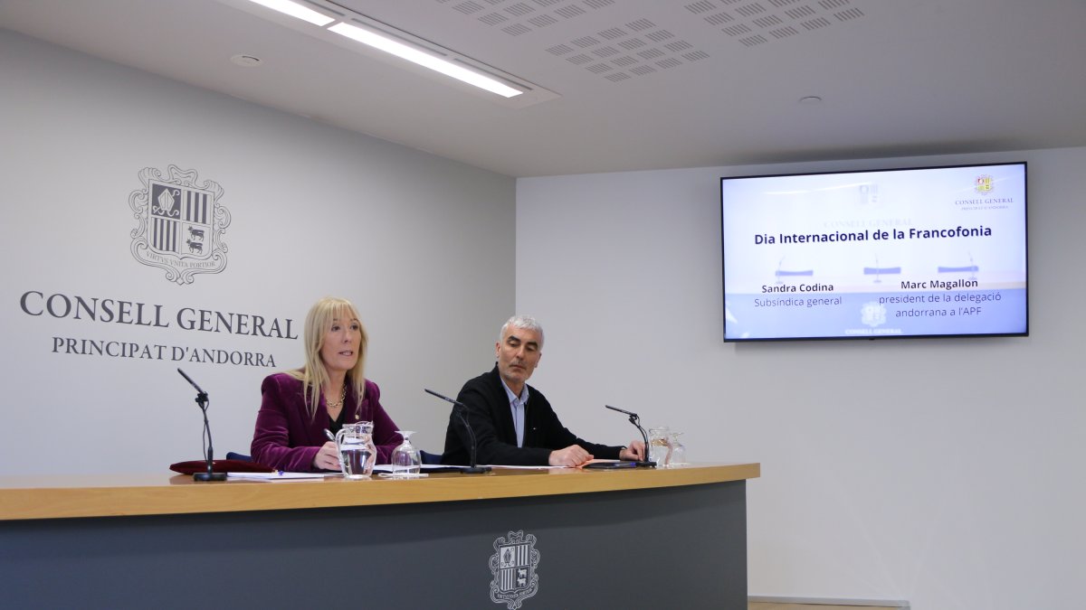 La Subsíndica general, Sandra Codina, i el president de la delegació andorrana a l'APF, Marc Magallon, durant la roda de premsa del Dia internacional de la Francofonia.