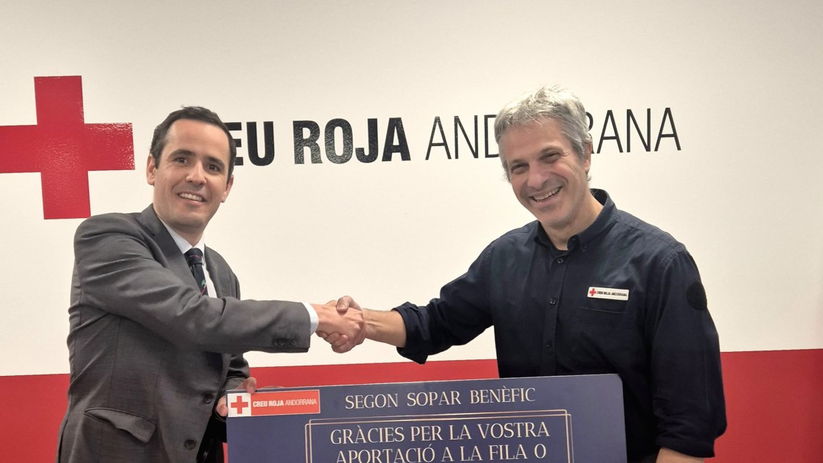 Entrega del xec de la Fundació Armor a la Creu Roja per a l'hotel Peralba