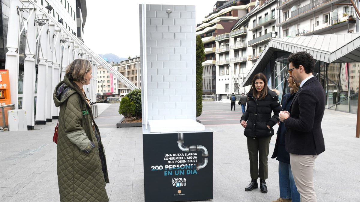 El ministre Casal en la presentació de la campanya ‘L’aigua que no es v(b)eu’