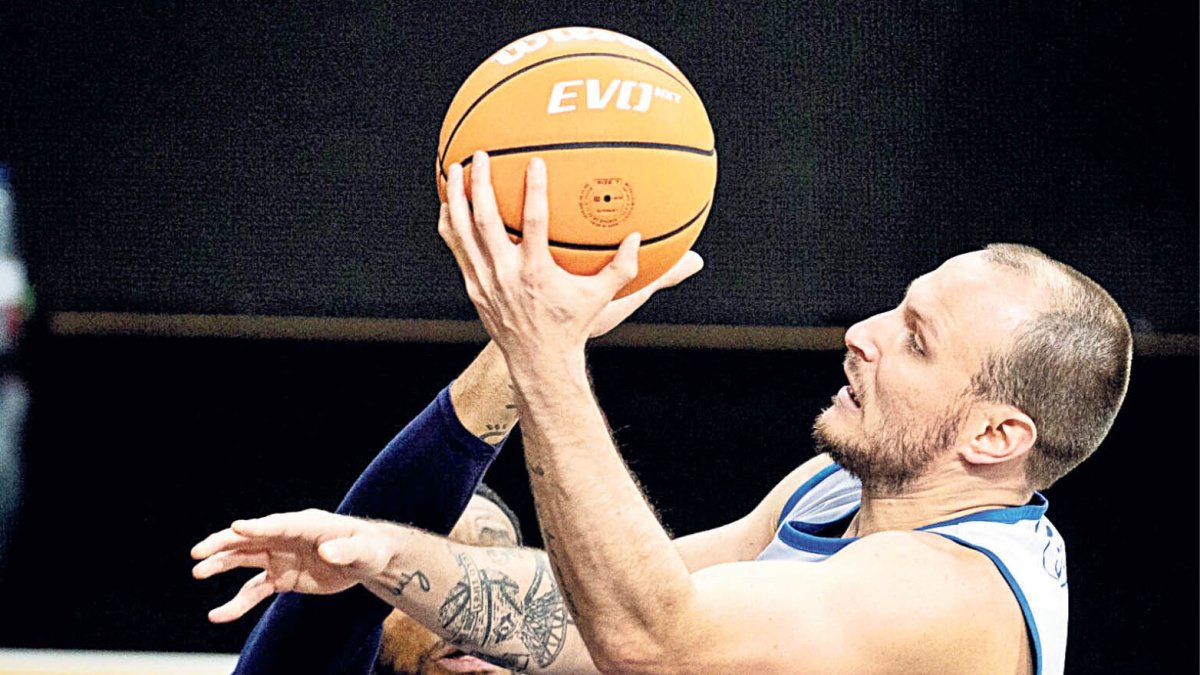 Rafa Luz i Okoye, en un entrenament.