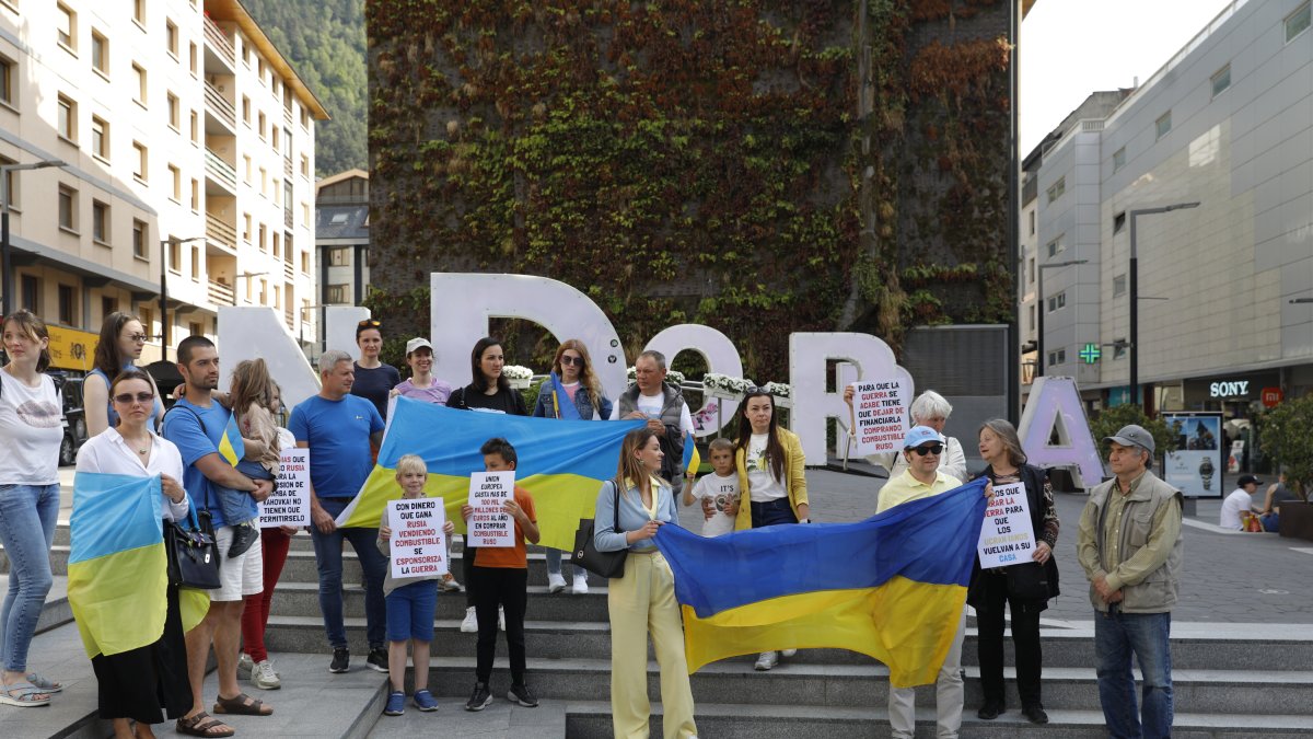 Concentració reclamant la fi de la guerra a Ucraïna.