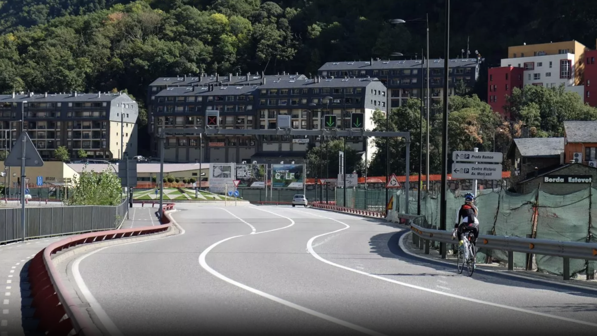 Un tram del carril bici d'Andorra la Vella