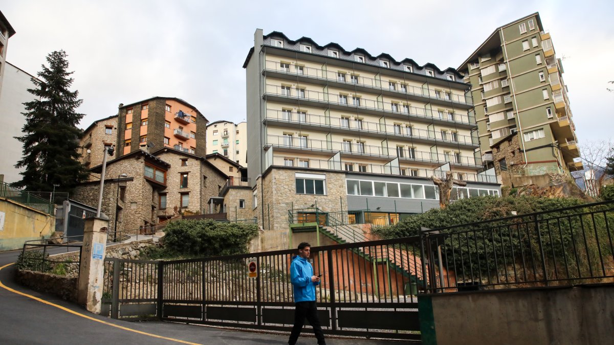 Antic hotel Àrtic convertit en pisos de lloguer assequible