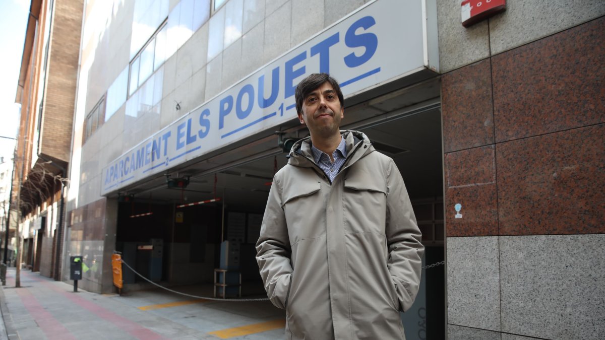 El consòl major d'Andorra la Vella, Sergi González, davant l'aparcament dels Pouets aquest matí