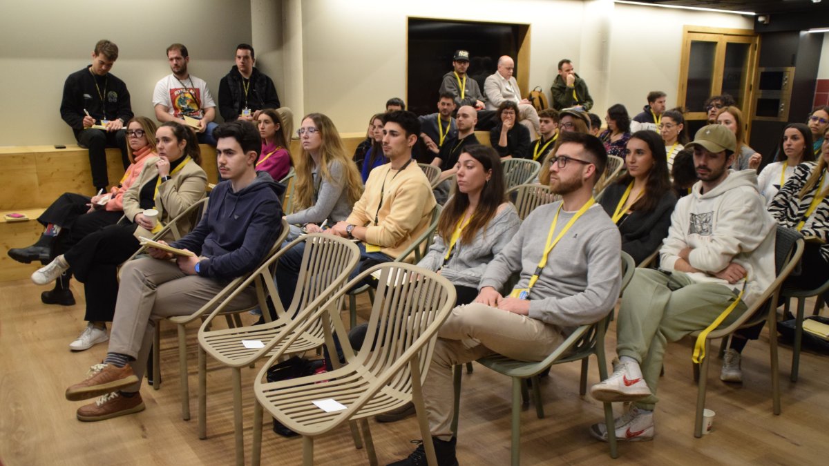 El públic assistent de l'Emprènday escoltant una de les ponències de la jornada.
