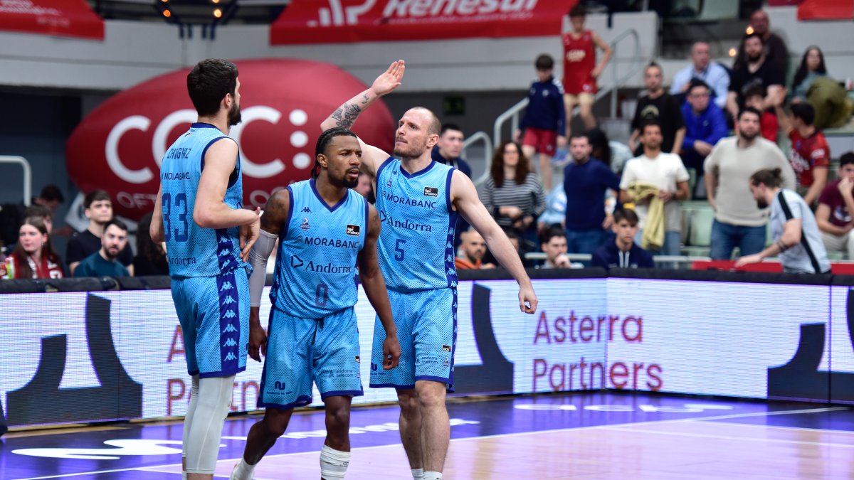 Chougkaz, Evans i Luz celebren una acció al duel d’ahir davant de l’UCAM Múrcia.