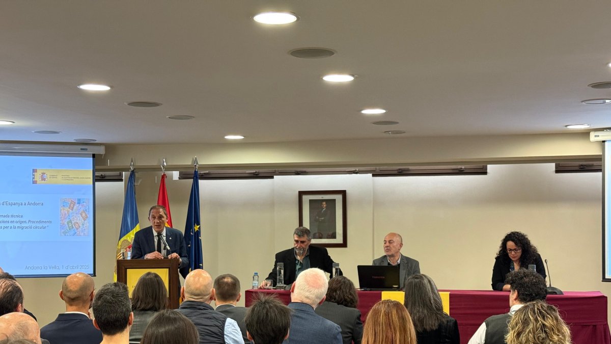 José Crespín durant la jornada sobre contractació en origen