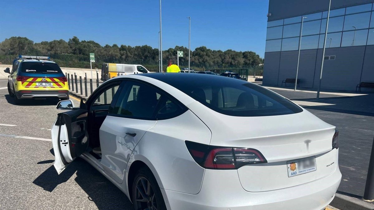 El vehicle andorrà controlat pels mossos per fer de taxi il·legalment