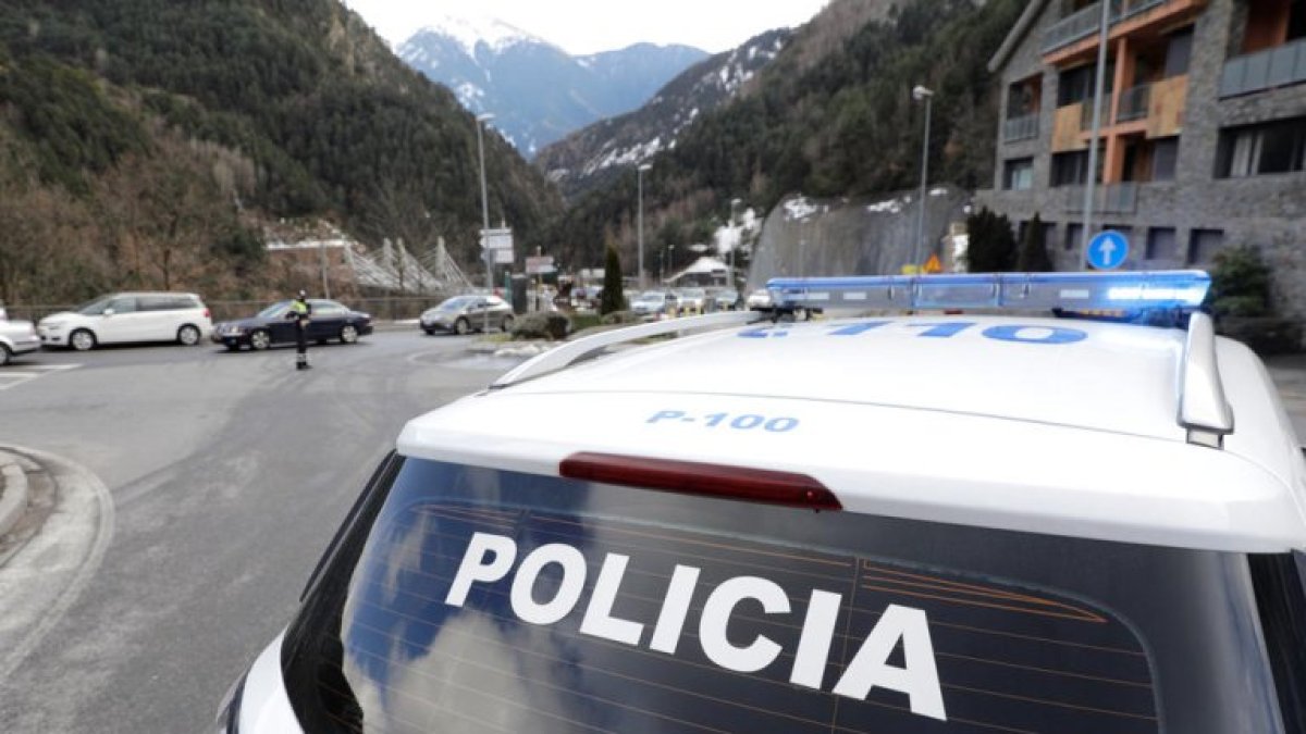 Un vehicle policial a la Massana