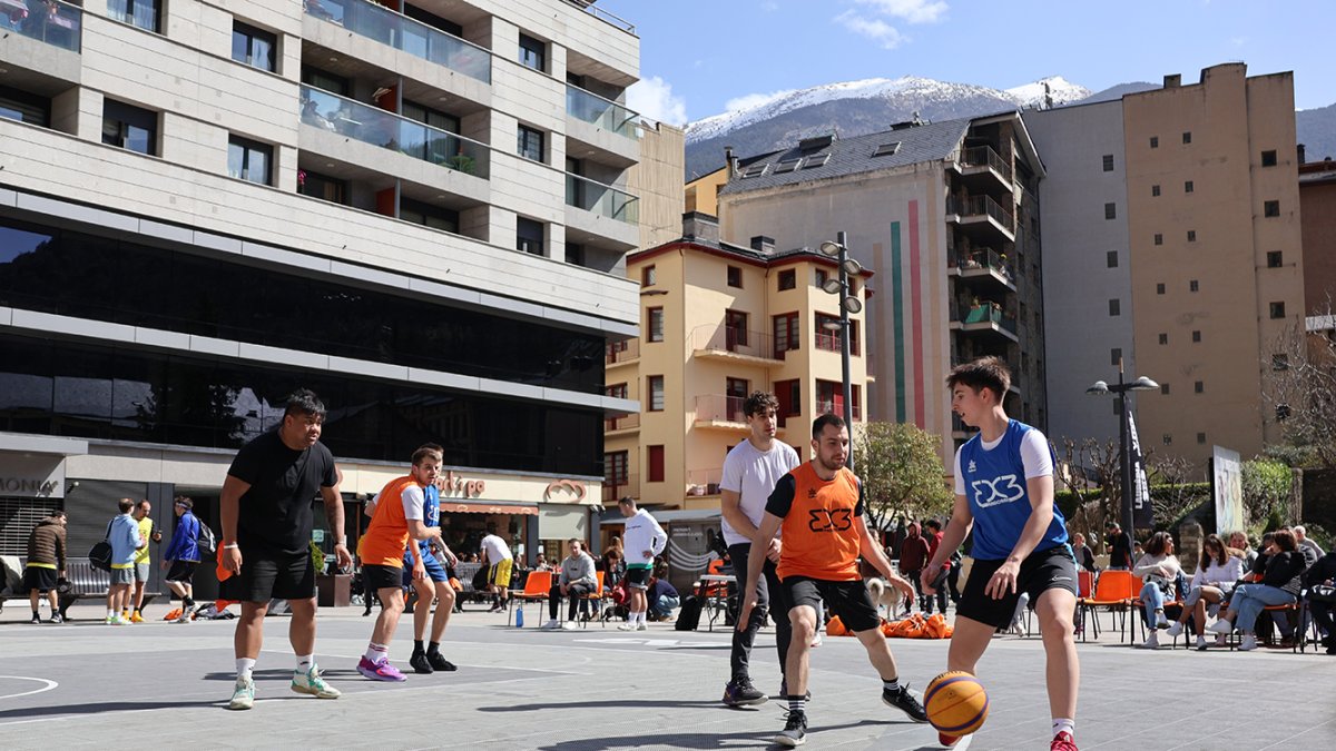 Participants la Fan Five Zone