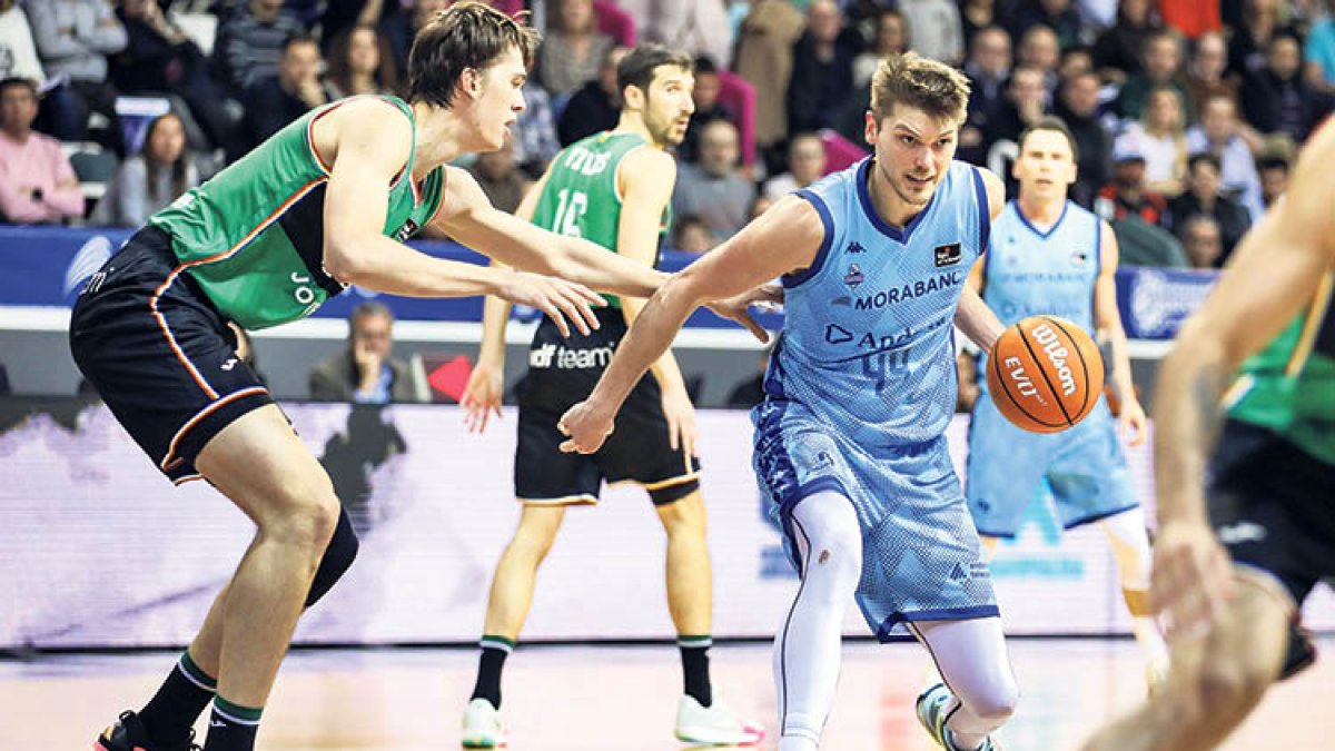 Lammers amb la pilota durant el partit d'ahir
