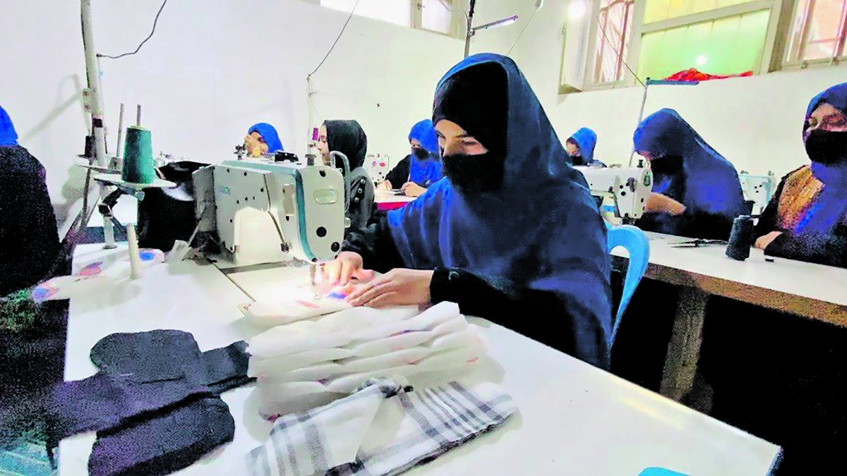 Mans Unides ha contribuït a crear un taller de fabricació de compreses de roba.