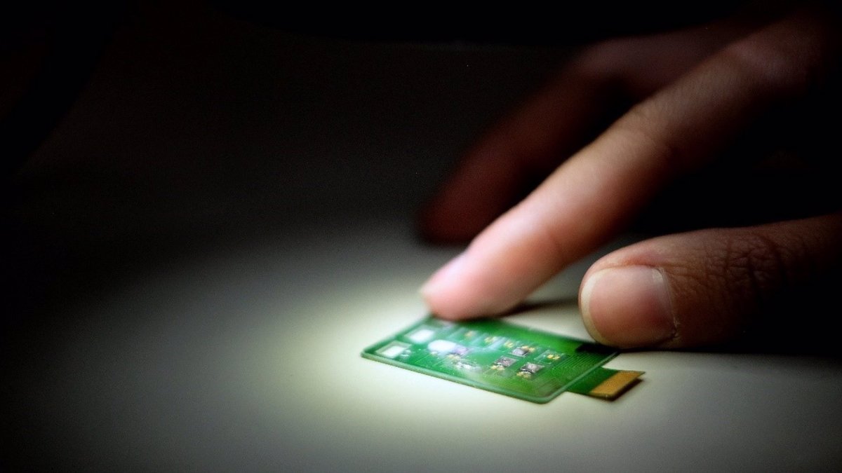 Desenvolupen un dispositiu portàtil capaç d'avaluar la salut dels esportistes en temps real a través de la suor.