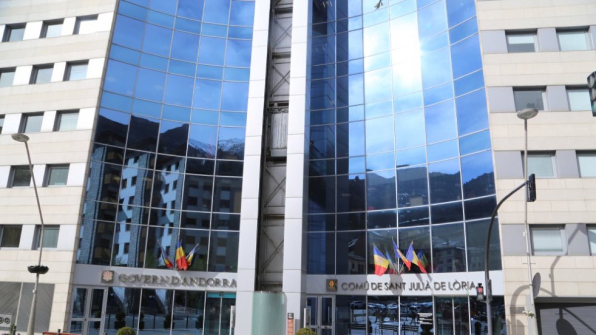Façana de l’edifici administratiu.