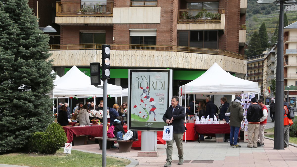 La Fira de Sant Jordi celebrada a la plaça Laurèdia en una edició anterior.