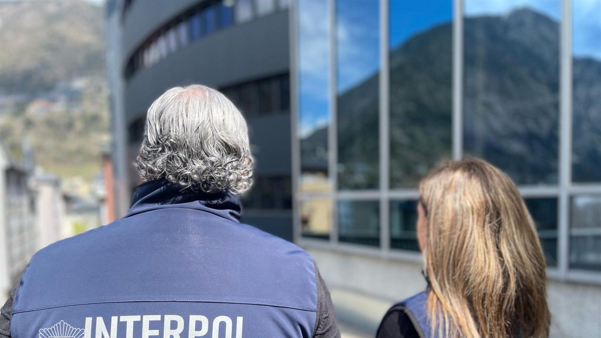 Un agent de la Interpol