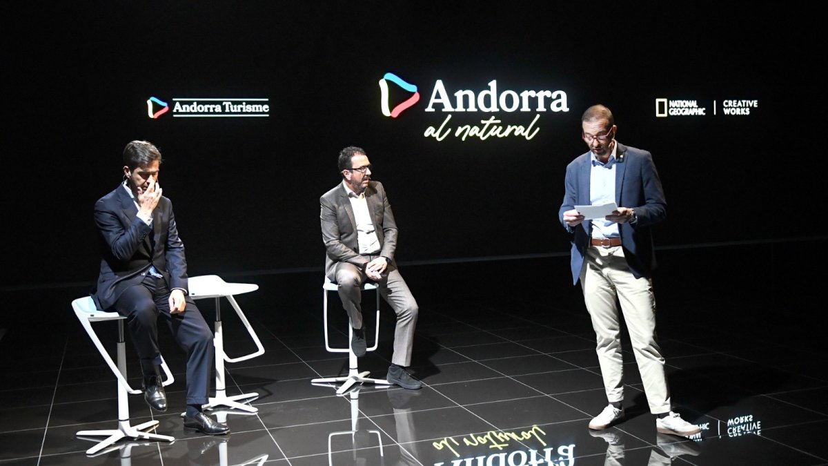 El ministre Jordi Torres, acompanyat del director general d'Andorra Turisme, Betim Budzaku i el cap d'anuncis de National Geographic, Casimiro Romero, en la presentació del documental.