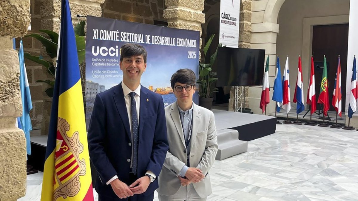 El cònsol Sergi González i Marc Torrent.